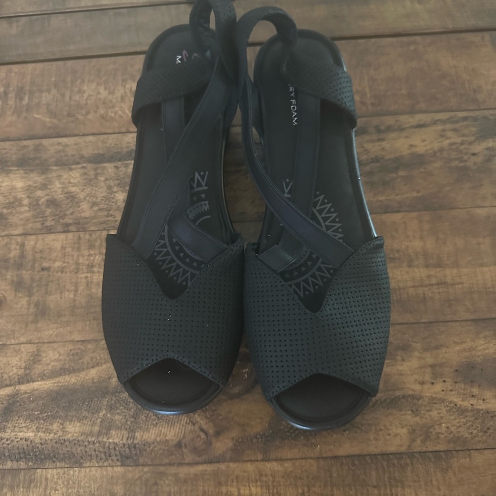 Sketchers Black Slingback Peep-Toe Wedge Sandals with Elastic Straps